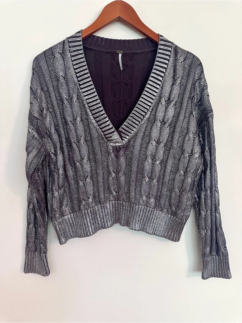 YFB Young Fabulous Broke Metallic Silver Cable V-Neck Sweater Size XS - Picture 2 of 9